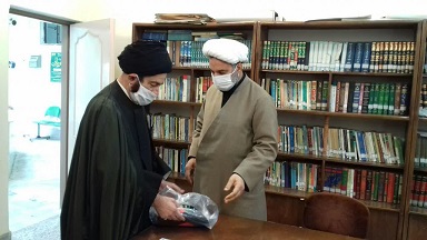 تعداد 720 پرچم و پلاکارد ایام فاطمیه بین مساجد محروم شهرستان دزفول توزیع شد