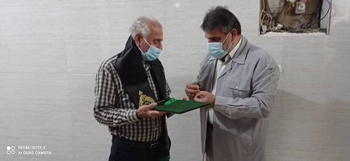سه مداح پیشکسوت در دزفول، نشان پیرغلامان عرصه مداحی را دریافت کردند
