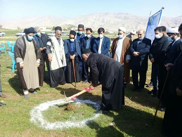 همزمان با دهه فجر انقلاب،آیین کلنگ زنی مدرسه 6 کلاسه صدرای ولایت در شهرستان اندیکا برگزار شد